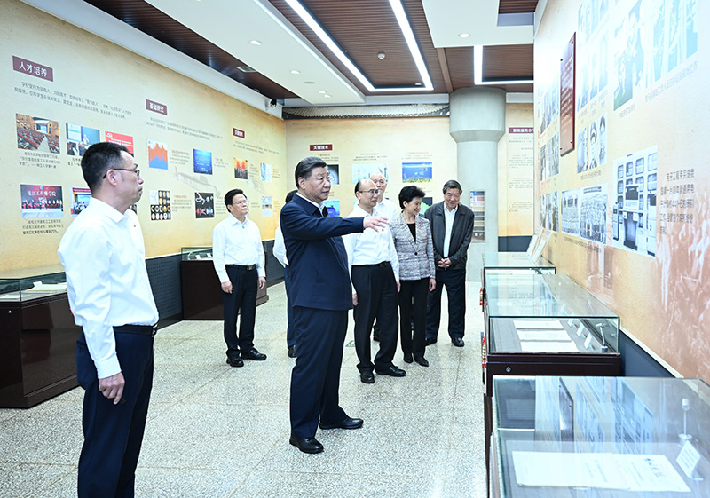 9月6日至8日，中共中央總書記、國家主席、中央軍委主席習(xí)近平在黑龍江考察。這是7日上午，習(xí)近平在哈爾濱工程大學(xué)哈軍工紀(jì)念館考察。